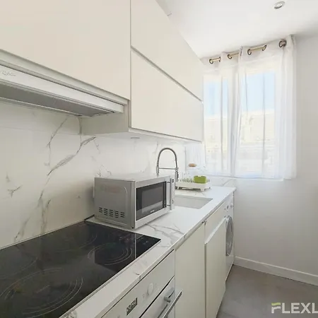 Unique One-bedroom Near The Arc De Triomphe Paris