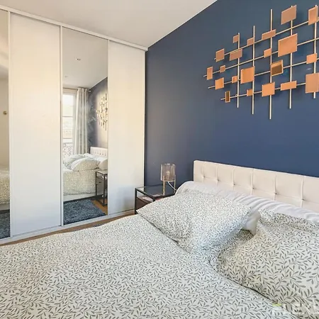 Unique One-bedroom Near The Arc De Triomphe Paris